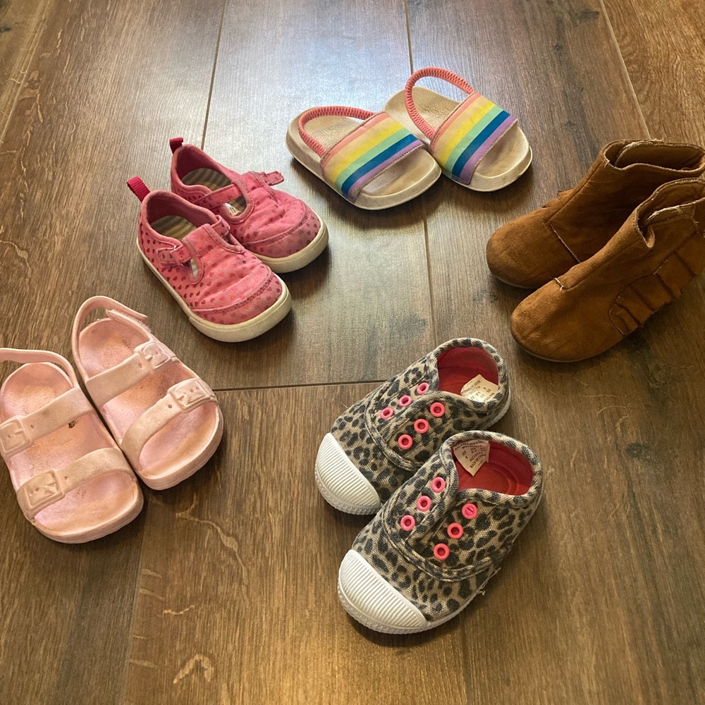 Baby Girl Shoes - size 6